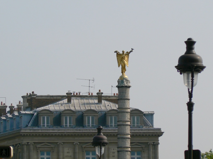 La place du Chatelet: La place du chatelet - La Victoire  002